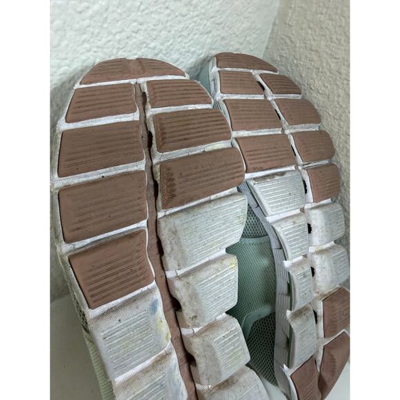 On Cloud running shoe in a green & brown  - excellent condition - Picture 9 of 10